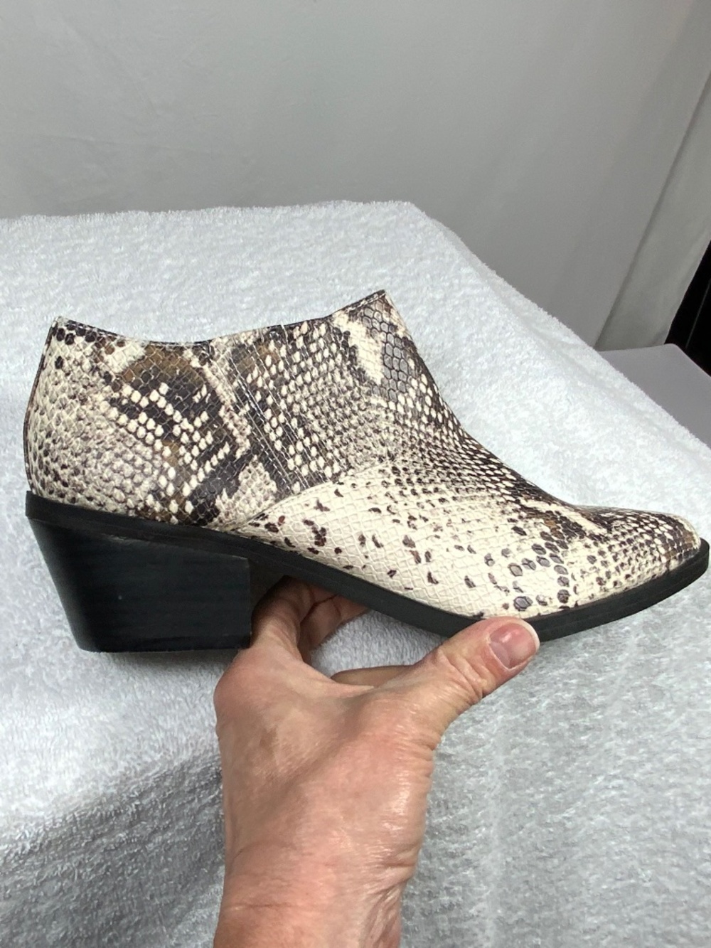 NWT - Steve Madden Snakeskin Lottie Bootie - Size 8.5 - Picture 3 of 12